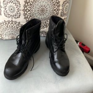 Men’s work boots gently worn
